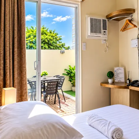 Cozy Suite with Private Patio near NUVALI