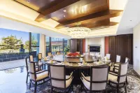 Howard Johnson Lake Serenity hot springs hotel Xichang - فطور