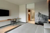 Hyatt Centric Kota Kinabalu Отели в г. Котакинабалу