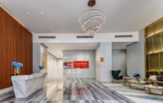 洛芙精品公寓（開平東滙城店）