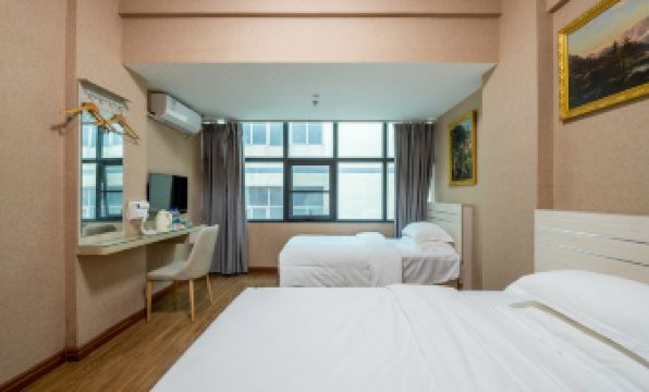 Elong ME Hotel (Shenzhen Gankeng Subway Station Hakka Town)
