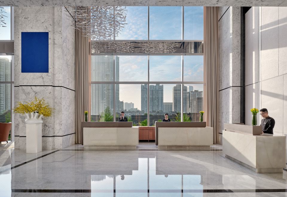 청두의 번화가인 춘시루와 IFS 빌딩의 모습