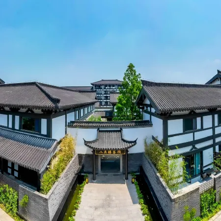 Octagon Featured High-end Hotel