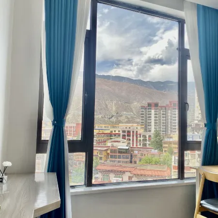 Mid-mountain Qiushu Hotel