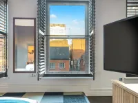 Roomzzz Manchester City Hotels near Manchester City Council