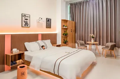 Haikou Xiaoyue Homestay Отели рядом с достопримечательностью «Туристический район Цзянлинь Ян Хуэй»