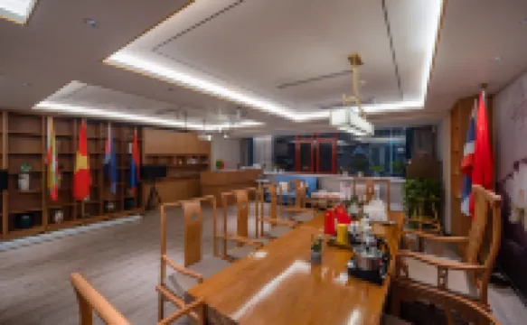 泊岸深華·江景度假酒店（西雙版納景洪告莊西雙景星光夜市店）