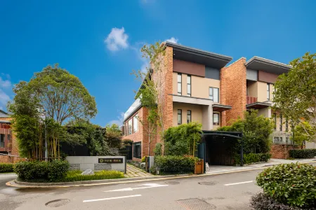 Floral Lux Hotel · Wuyi Mountain Ruyi Garden hotel Отели рядом со станцией Wuyi Shan Railway Station