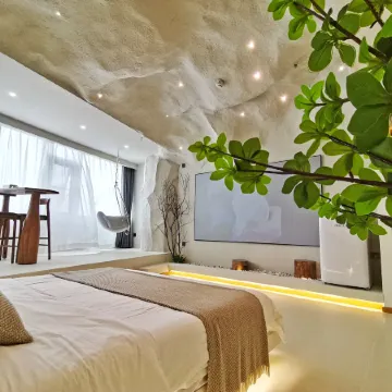 Huarong Designer Homestay (Kunming South Railway Station Colorful Yunnan Diyicheng Branch)