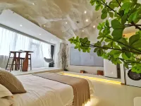 Huarong Designer Homestay (Kunming South Railway Station Colorful Yunnan Diyicheng Branch)