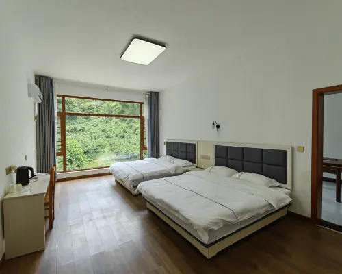Shennonggu Qingyuan No.11 Homestay Hotels in Yanling