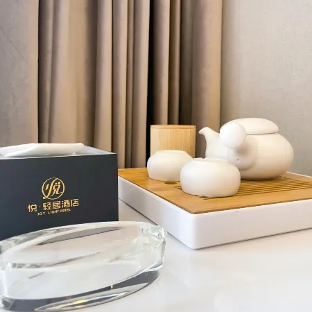 J oy· Light Hotel