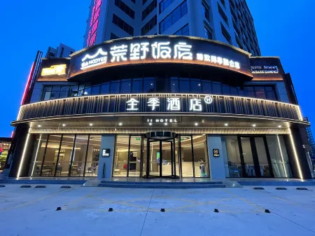 JI Hotel (Quanzhou Zhongjun FUNWORLD Sports Street)