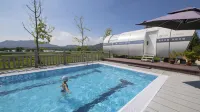 Floral Hotel · Accompany the summer Hotel - رومانسي