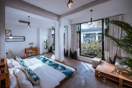 Yuchen Photography Theme Garden Inn (Dali Ancient City Branch)