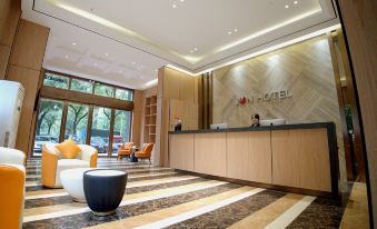 Junyi Hotel (Huangshi Yingbin Avenue Wanda)