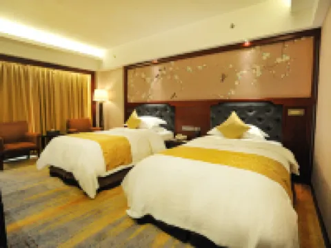 East Lake International Hotel Hotels in Yangchun