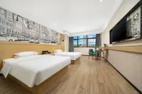 Yueke Chuangyi Movie Hotel (Wuhan Tianhe Airport Aviation Headquarters Subway Station)