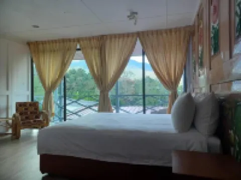 マイル 36 ロッジ クンダサンのホテル