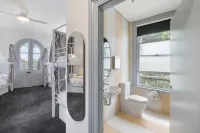 Pacific House Hostel Hotel a 