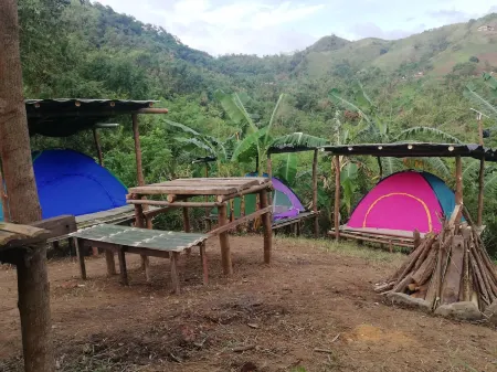 Raw Camping at Camping Paradise Singalong Mountain Garden Отели рядом с достопримечательностью «Parish Of The Immaculate Heart of Mary»