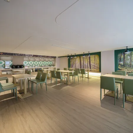 Vienna 3 Best Hotel (Xishuangbanna Menghai Meng Barak International Resort Jingguan Road)
