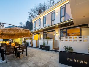 Floral Hotel · Jiuhua Mountain and Tingfengyin Homestay