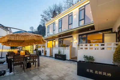 Floral Hotel · Jiuhua Mountain and Tingfengyin Hotel