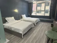 Qian Hotel (Qingcheng County North District Plaza) - parking