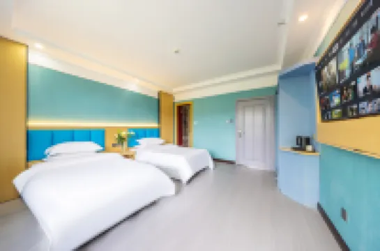 Baide Business Hotel (Civic Center) Hotels in Shangri-La City Garden Coffee