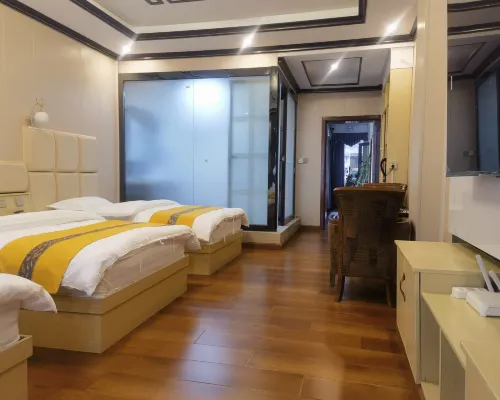 Yufeng Family Hotel Hotels in Lhozhag