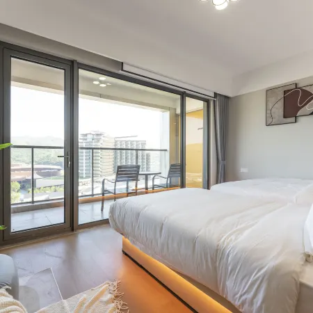 Lanxu·Sunset Seaview Vacation Bed and Breakfast (Zhujiajian Poly Zizaihai Branch)