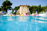 Apartments Bellevue Plava Laguna - piscina