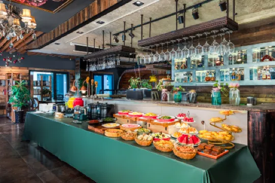 Mo Tai Holiday Inn Hotel