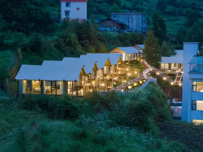 Mountain Twilight & Snow Reflection - Private Hot Spring Villa (Kangding Yulin Flagship Store) Hotels near Yuding Snow Viewing Deck