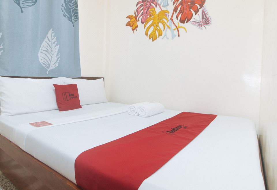 RedDoorz @ Queens Hometel 이미지