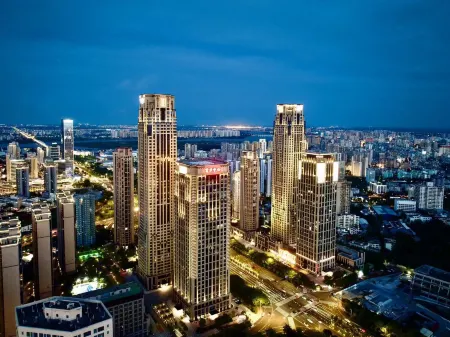 Elong R.YUN Hotel (Haikou Riyueguangchang Duty Free Shop) Отели рядом с достопримечательностью «Hainan Institute of Science & Technology»