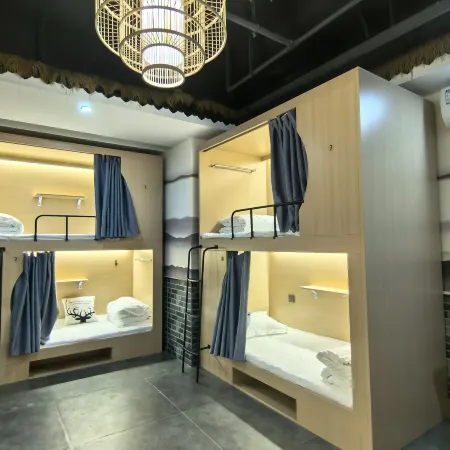 Jinghou Youth Hostel (Sanfang Qixiang Branch)