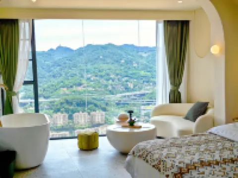 Guli · Hometown High-rise River View Homestay (Chaotianmen)