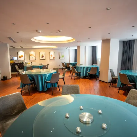 Guoyun Hotel (Dengzhou Renmin Road Bureau of Commerce)