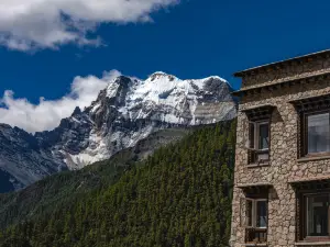 Top 4 Premium Hotels in Daocheng