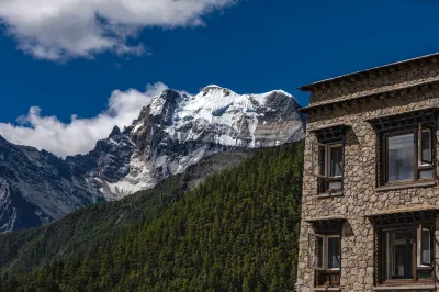 Songtsam Yading Lodge Отели рядом с достопримечательностью «Деревня Адин»