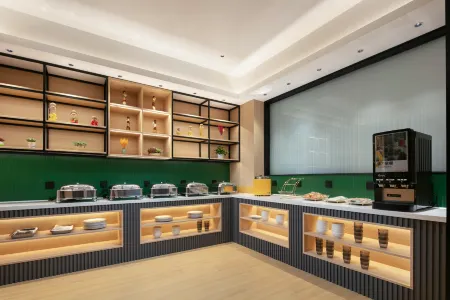 Me Young Me House Hotel (Hechi Yizhou Bus Terminal) Отели рядом с достопримечательностью «Xiajian River Scenic Area»