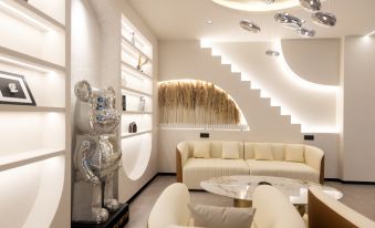 Qiduo Light Luxury Hotel (Beihai High-Speed Railway Station Ocean Window)