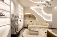 Qiduo Light Luxury Hotel (Beihai High-Speed Railway Station Ocean Window)