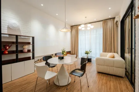 Lotus Tangyuese Homestay (South Shaanxi Road Branch) Отели рядом с достопримечательностью «Shanghai Arts and Crafts Museum»