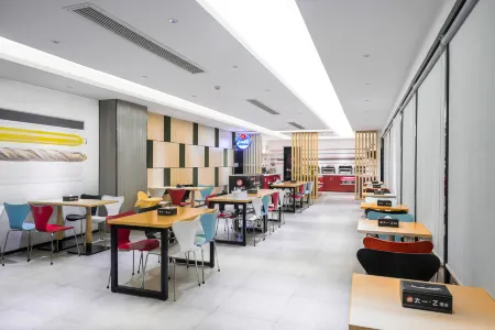 TAI YI · Z HOTEL Отели рядом с достопримечательностью «Towering Big Ancient Tree»