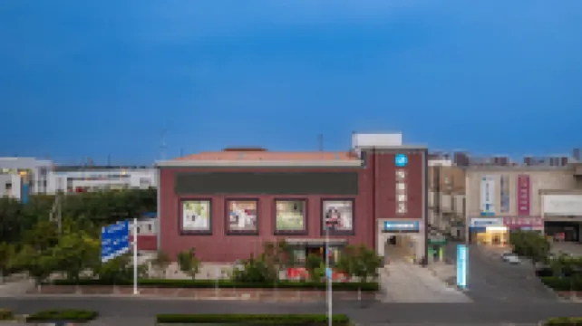 漢庭飯店（天津大港津歧公路店） 世紀廣場（迎賓街）附近的飯店