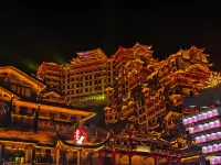 Yuejianglou Homestay (Zhangjiajie Dayong Ancient City Pedestrian Street Branch) - Condos