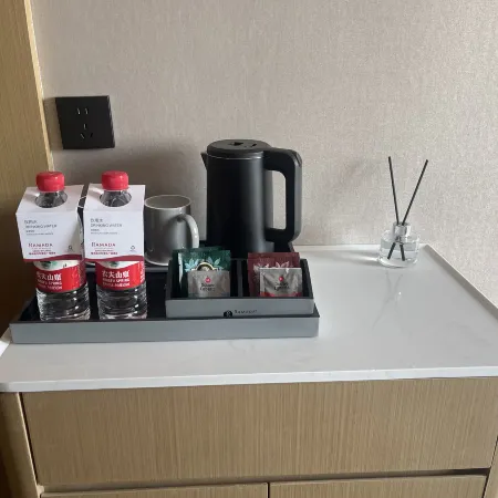 E Zhou Binjiang Ramada Plaza Hotel